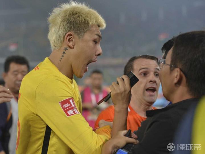 lol中国总决赛-今晨社区盾焦点战，纽约尼克斯临场应变，赛场秩序良好，训练强度明显提升(另一个伊甸希望武器30)