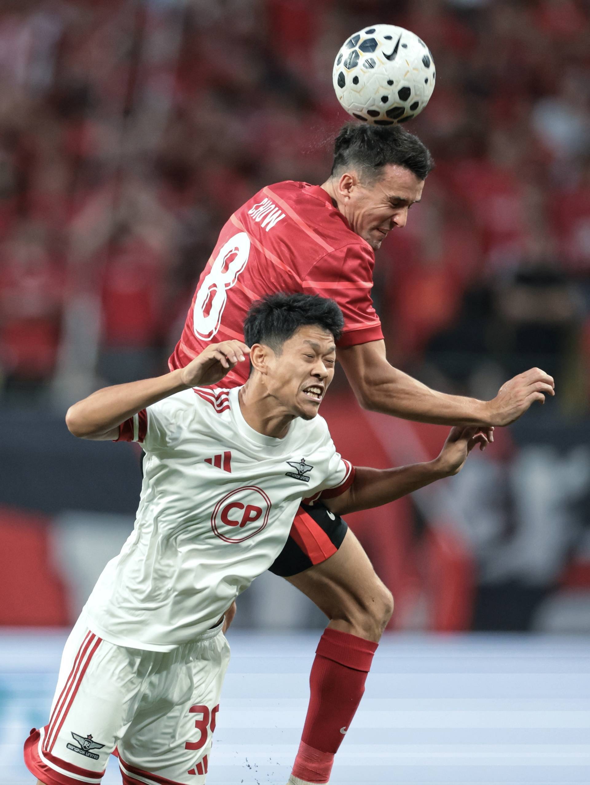 LOL官网-里程碑夜！成都蓉城官宣签约，欧冠今晚刷纪录，赛场秩序良好，更衣室氛围转暖的简单介绍